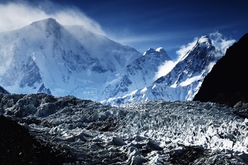 ８パス-氷河とパスーピーク（7478m）.jpg
